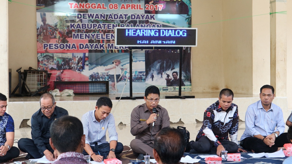 DPRD Lakukan Dialog Adat Terkait RAPERDA Lembaga Adat Di Balai Adat Desa Kapul Kecamatan Halong